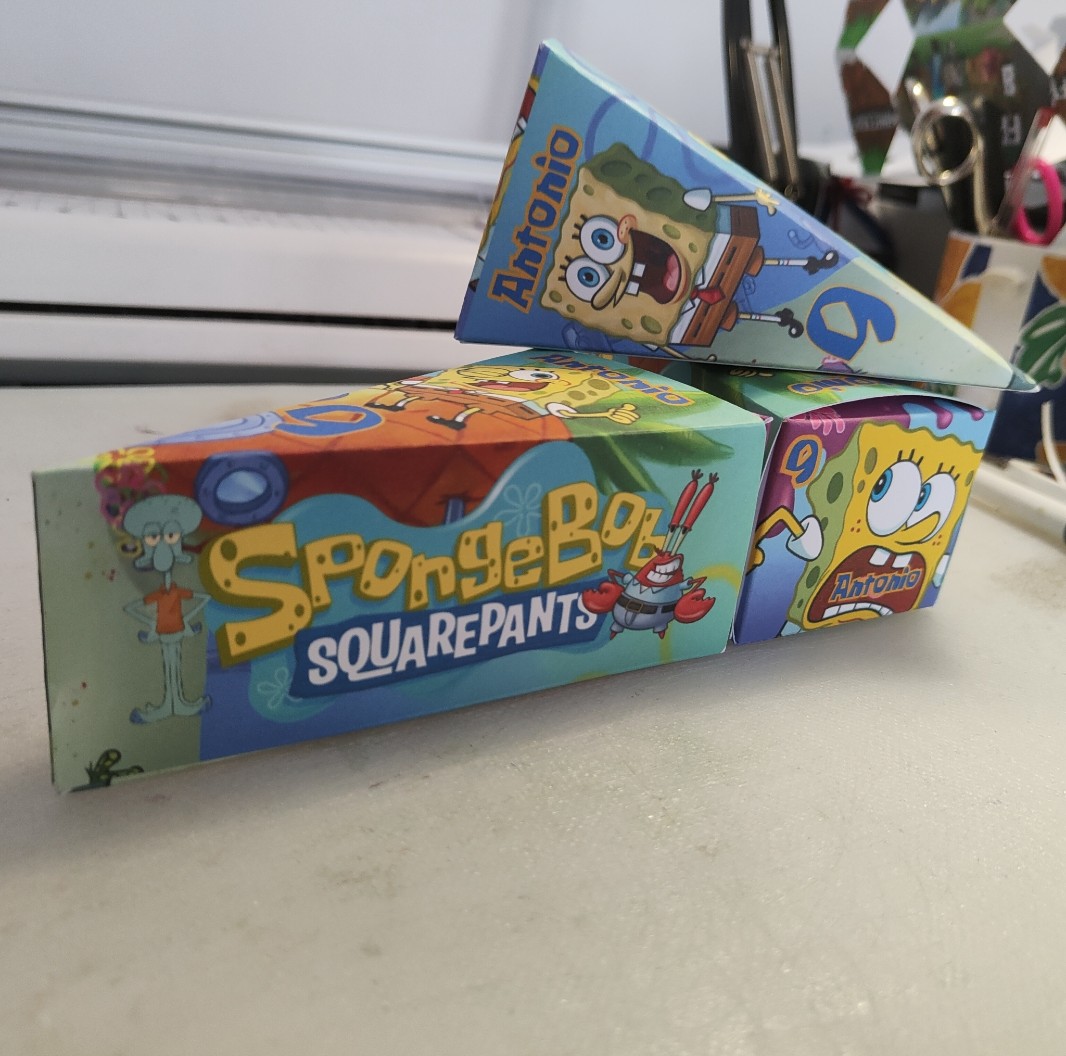 fetta torta scenografica scatoline porta confetti regalini fine festa spongebob