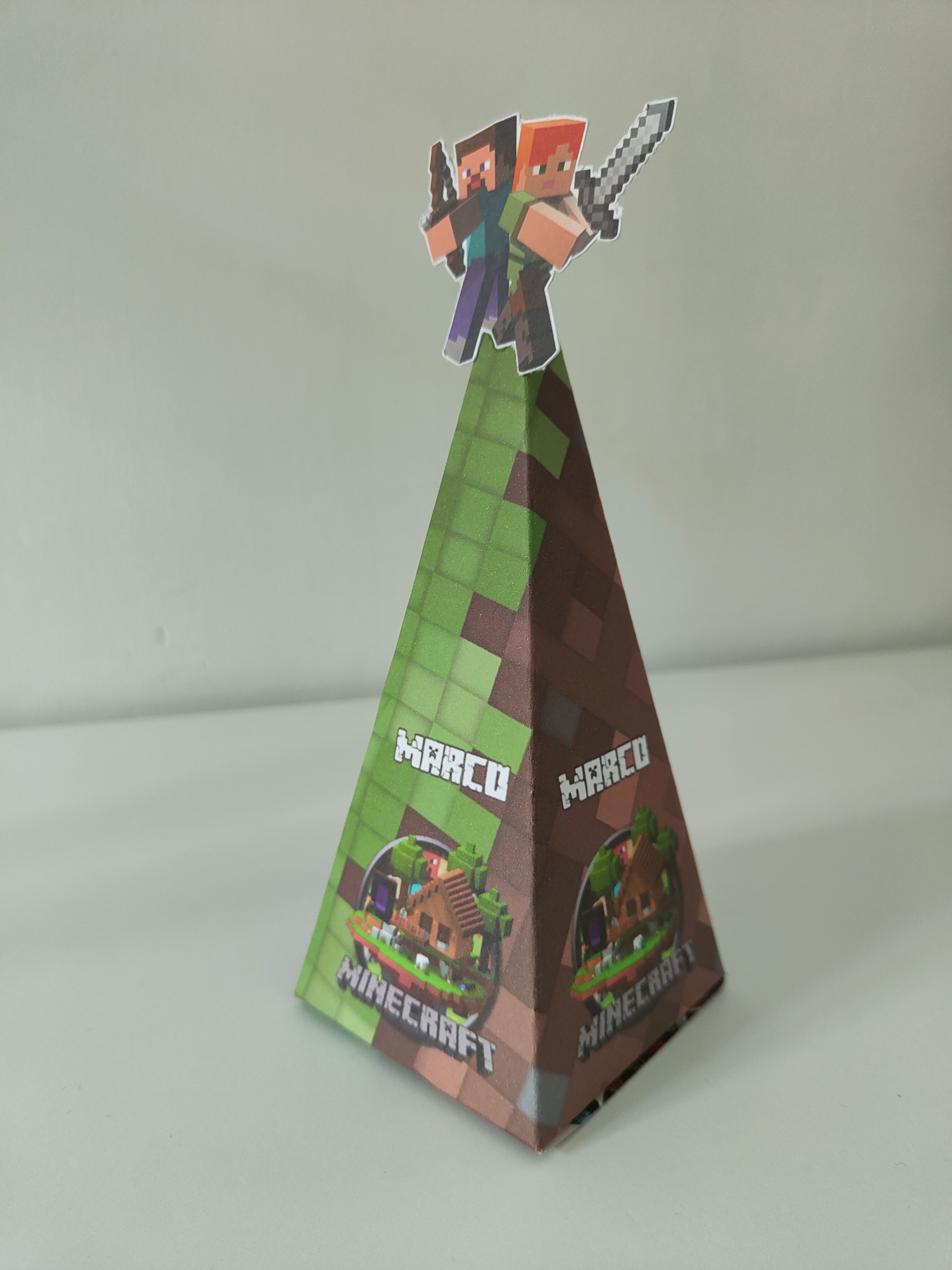 Scatola a piramide Minecraft personalizzabili con nome e anni per confezione regalo porta confetti caramelle gadget da regalare a fine festa di compleanno a tutti i bambini