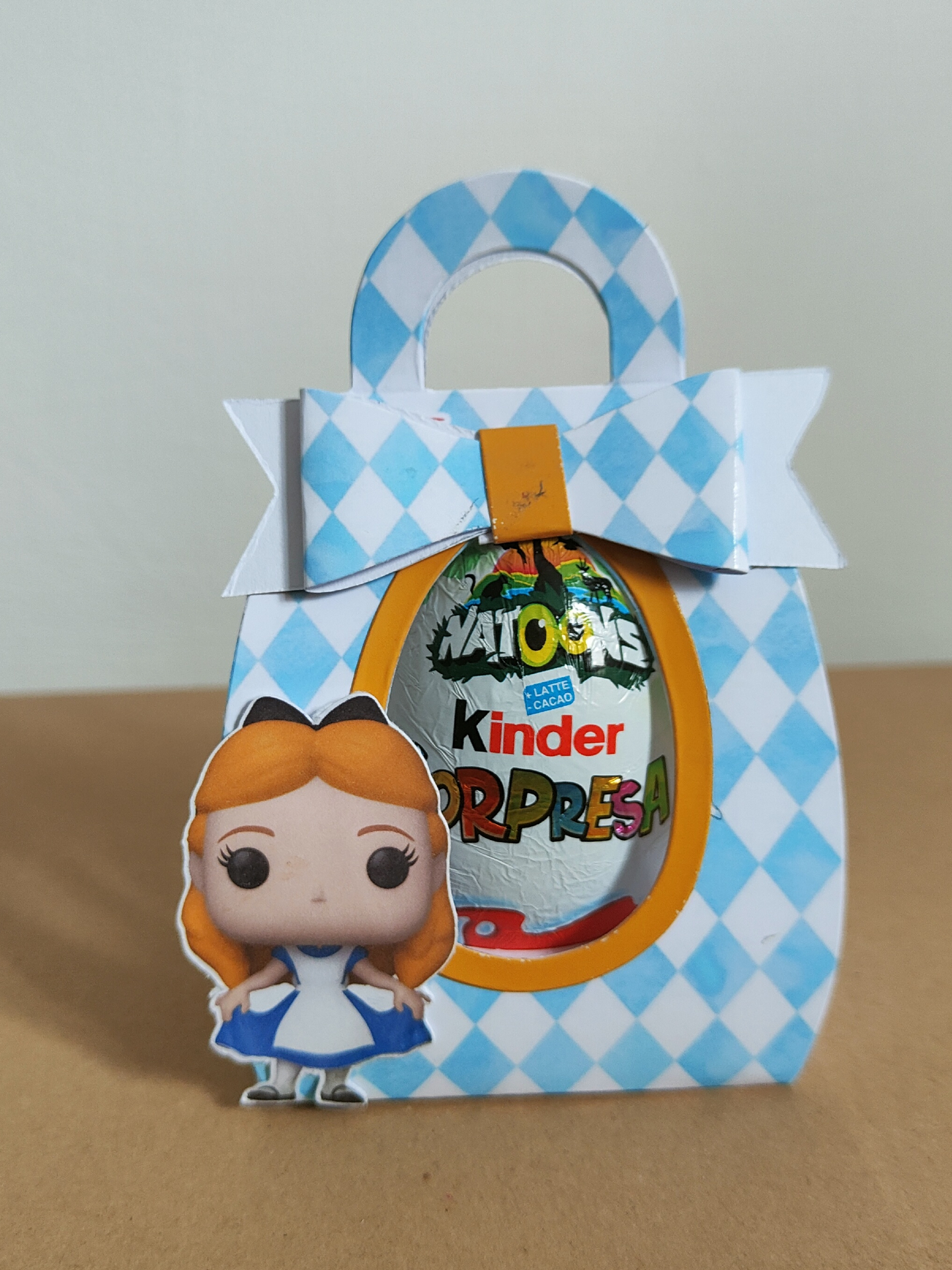 scatolina porta ovetto kinder sorpresa personalizzato alice nel paese delle meraviglie