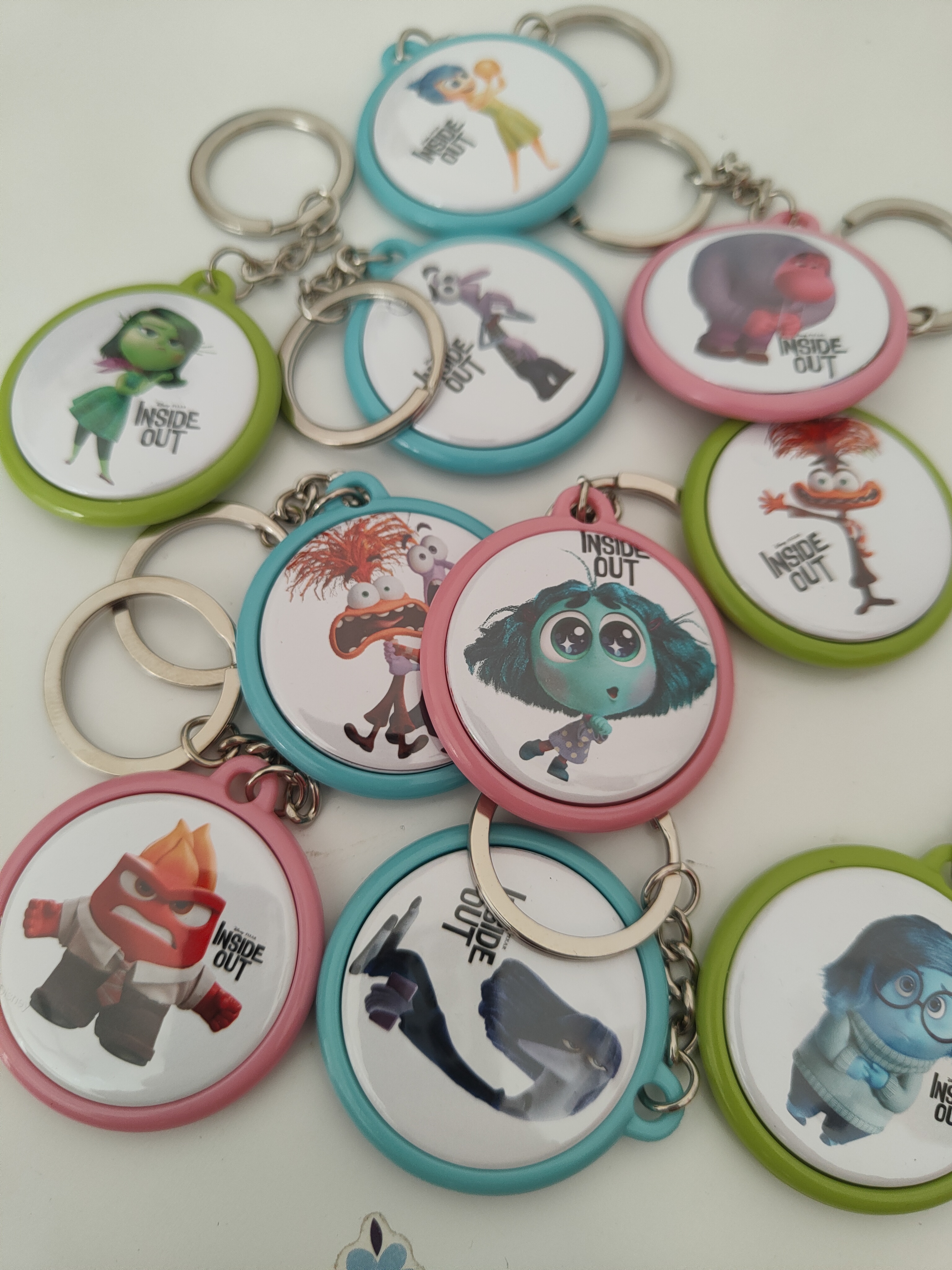 portachiavi zaino scuola inside out personalizzati gadget regalini fine festa compleanno