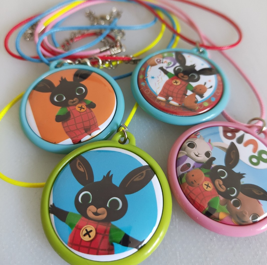 collane bing ciondolo personalizzati personalizzabili regalini fine festa compleanno a tema bing