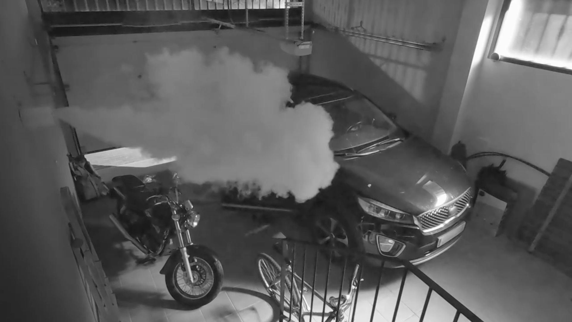Fahrzeugdiebstahlversuch in einer Garage