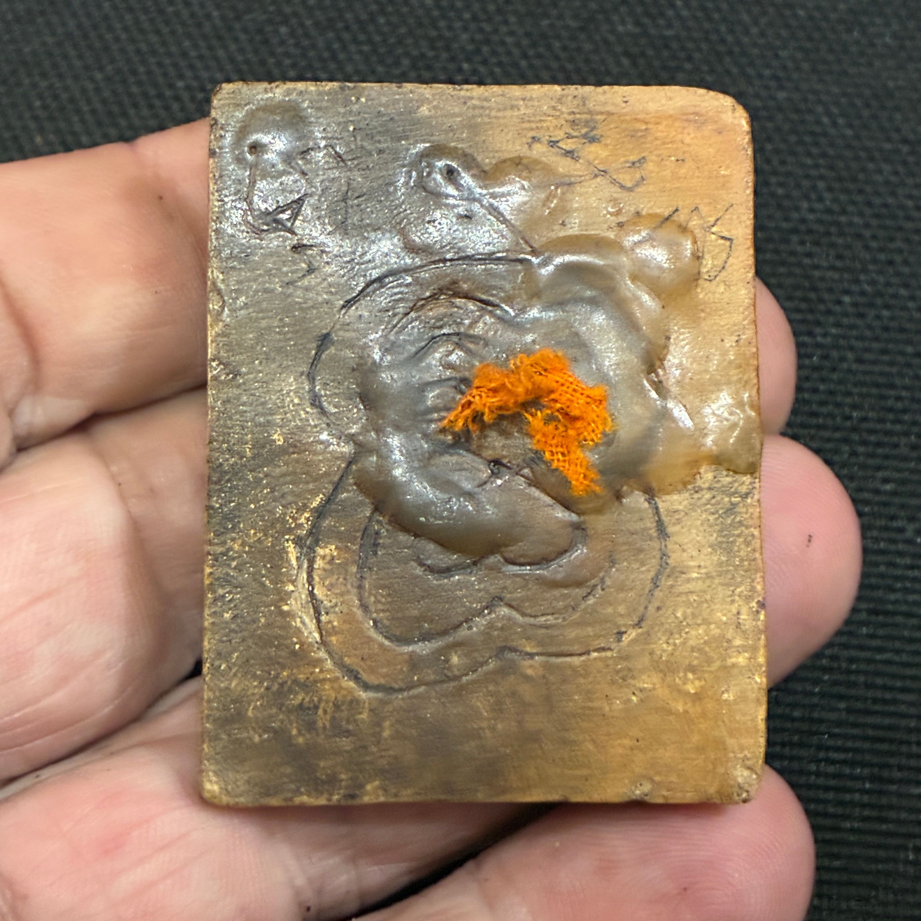 Pra Pruhnang Nuea Pong 2459 BE Victory Candle Wax Jivara robe and Yant Dto Hand Inscribed on Rear Face of amulet