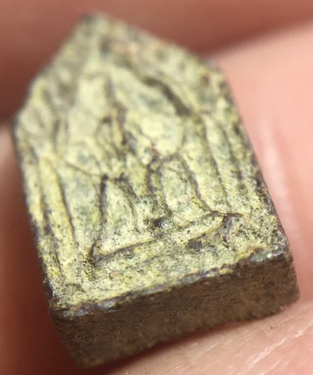 45 degree angled view of Pra Khun Phaen amulet of Luang Phu Gaew Wat Laharn Rai