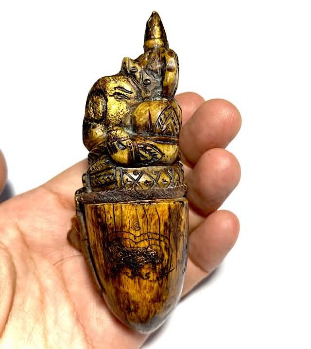 Pra Pikanes Nga Gae LP Derm Puttasar of Wat Nong Po side of of tusk held in hand