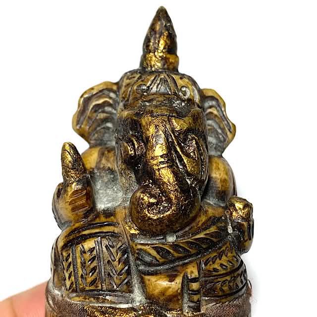 Pra Pikanes Nga Gae LP Derm Puttasaro of Wat Nong Po - close up of Ganesha on top of tusk front side