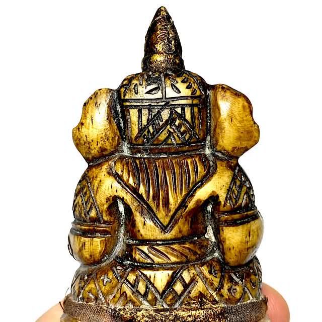 Pra Pikanes Nga Gae LP Derm Puttasaro of Wat Nong Po - close up of Ganesha on top of tusk right side