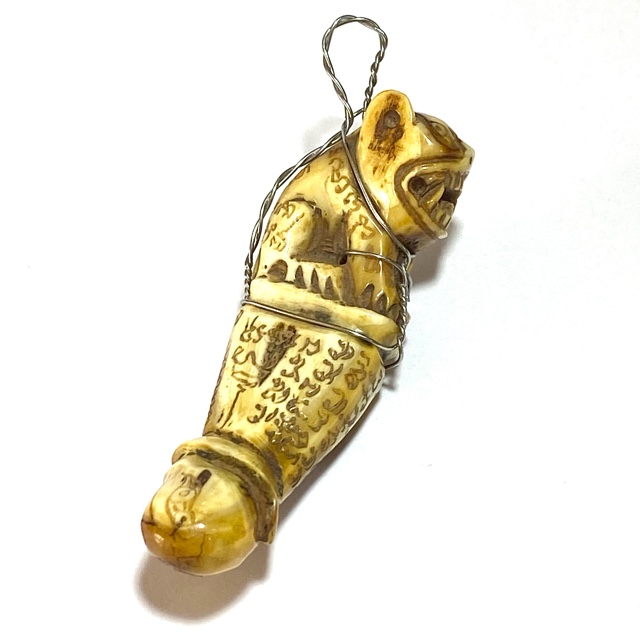 タイ お守り Khiaw Hmoo Dtan Gae Suea 猪牙彫られた経文