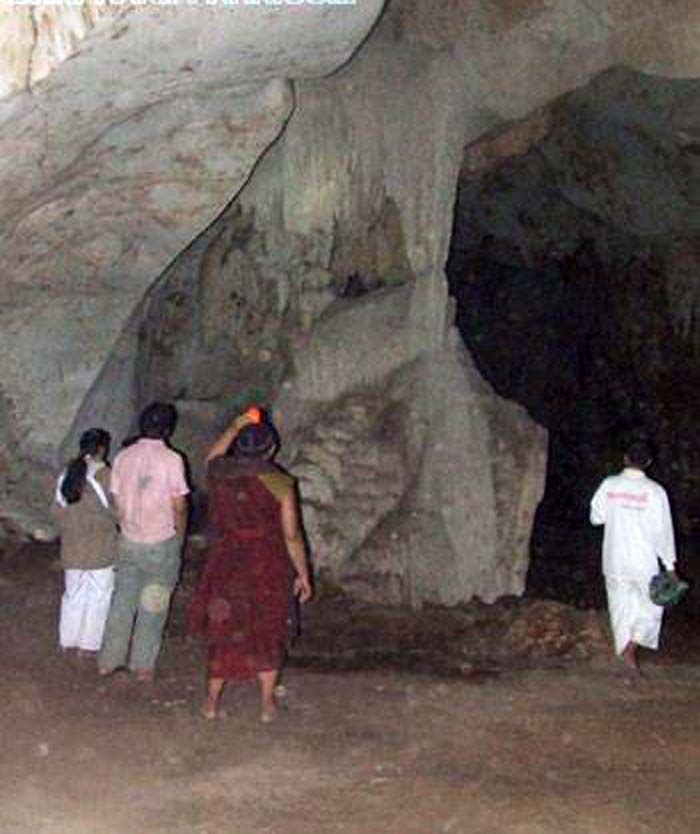 The sacred cave of Tham Wua Daeng