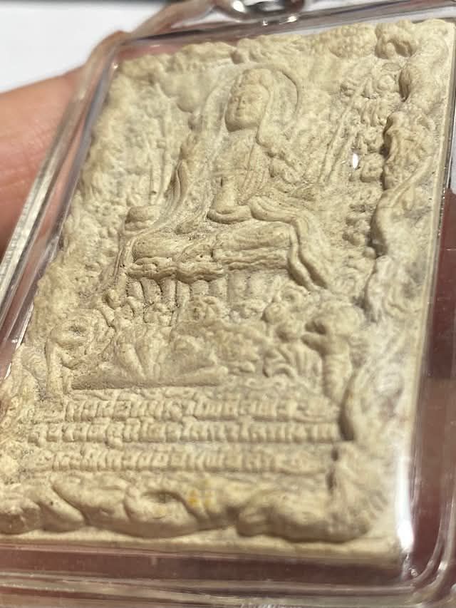 close up of fron face of Jao Mae Kwan Yin revealing the fine Sacred Muan sarn powders