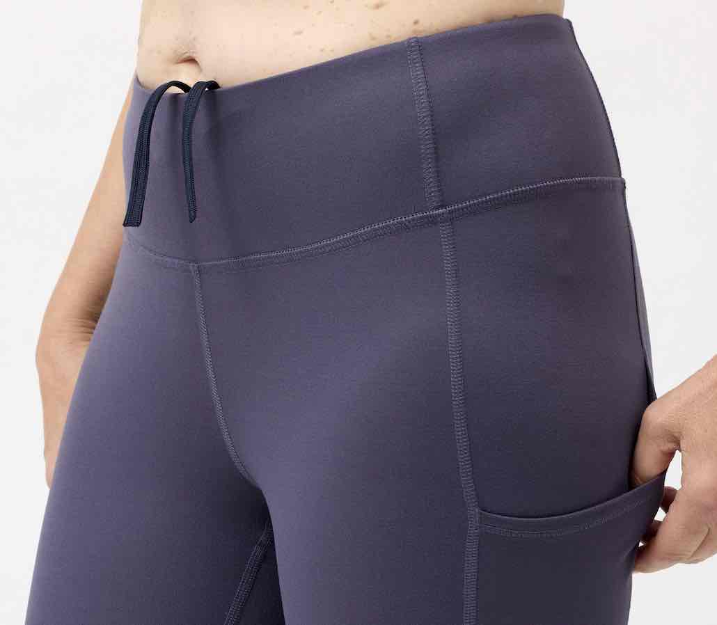 Cropped Legging close up of the soft fabric